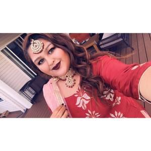 Meet your Posher, Mona